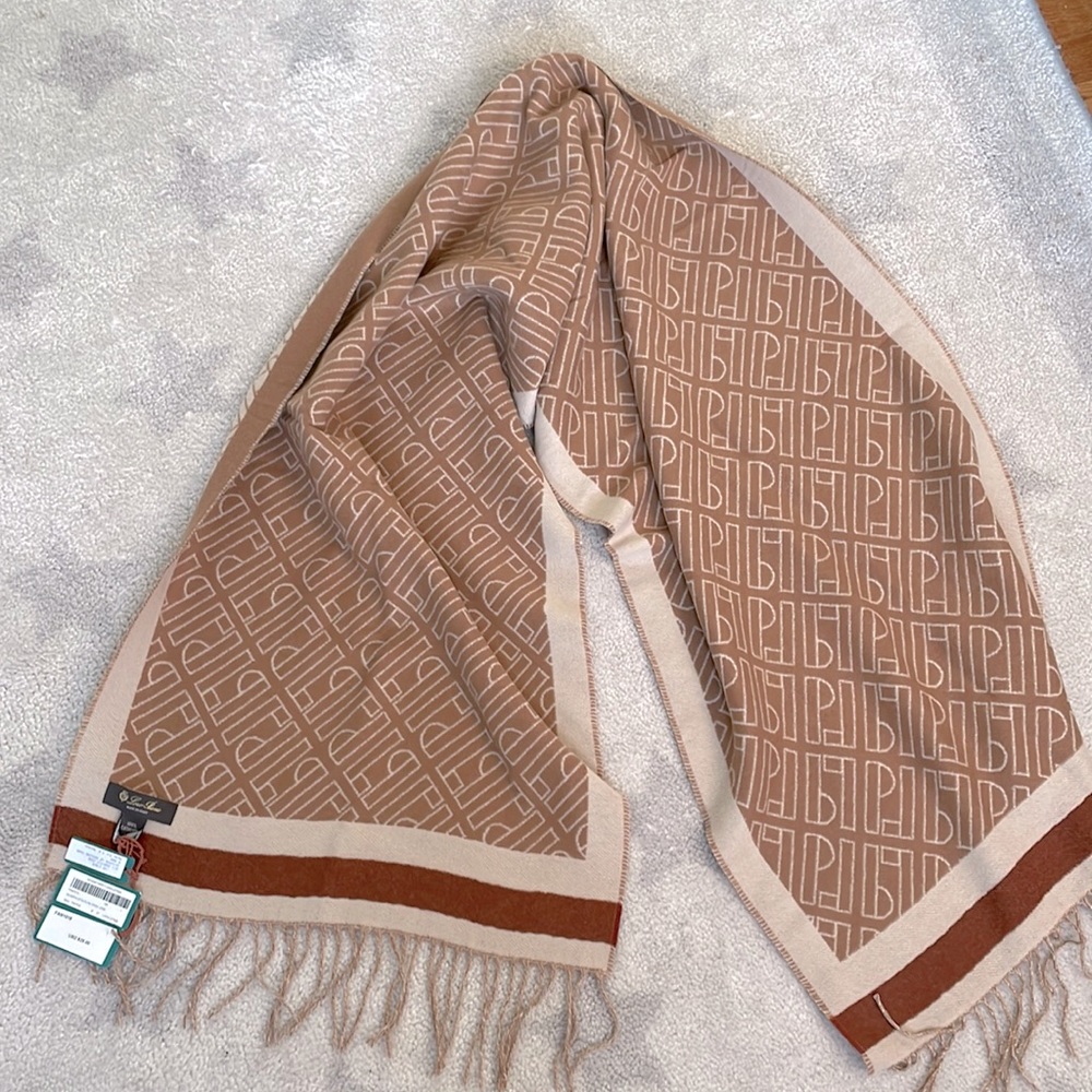 Loro piana NWT brand new never worn 100% cashmere scarf.
